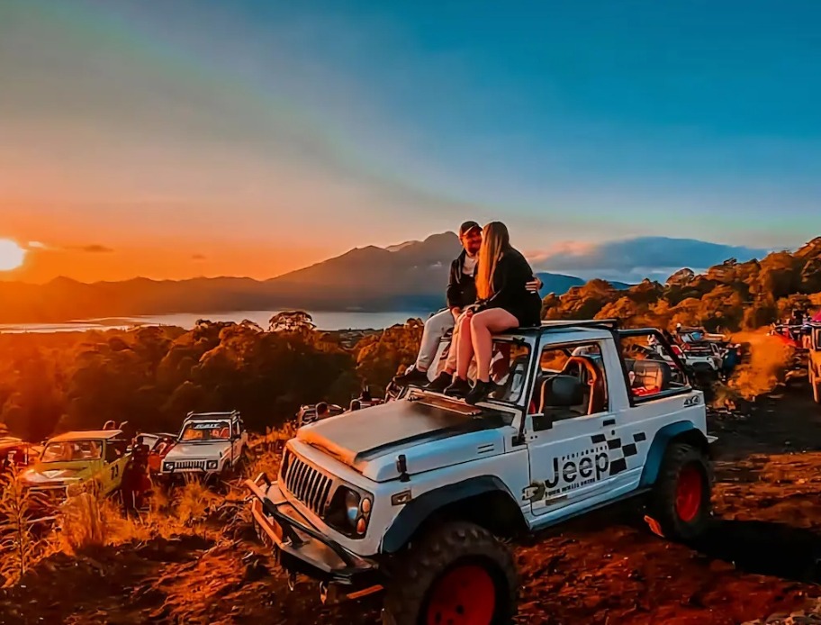 Jeep Terbuka 4x4 Sunrise Batur