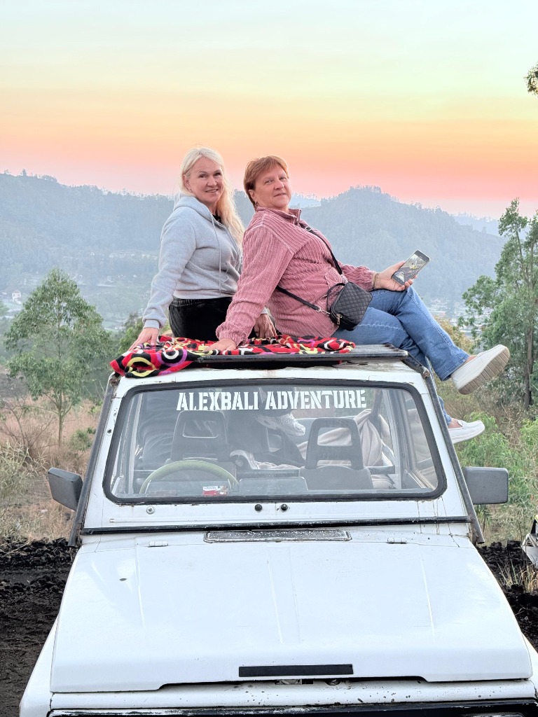 Jeep Terbuka 4x4 Sunrise Duo
