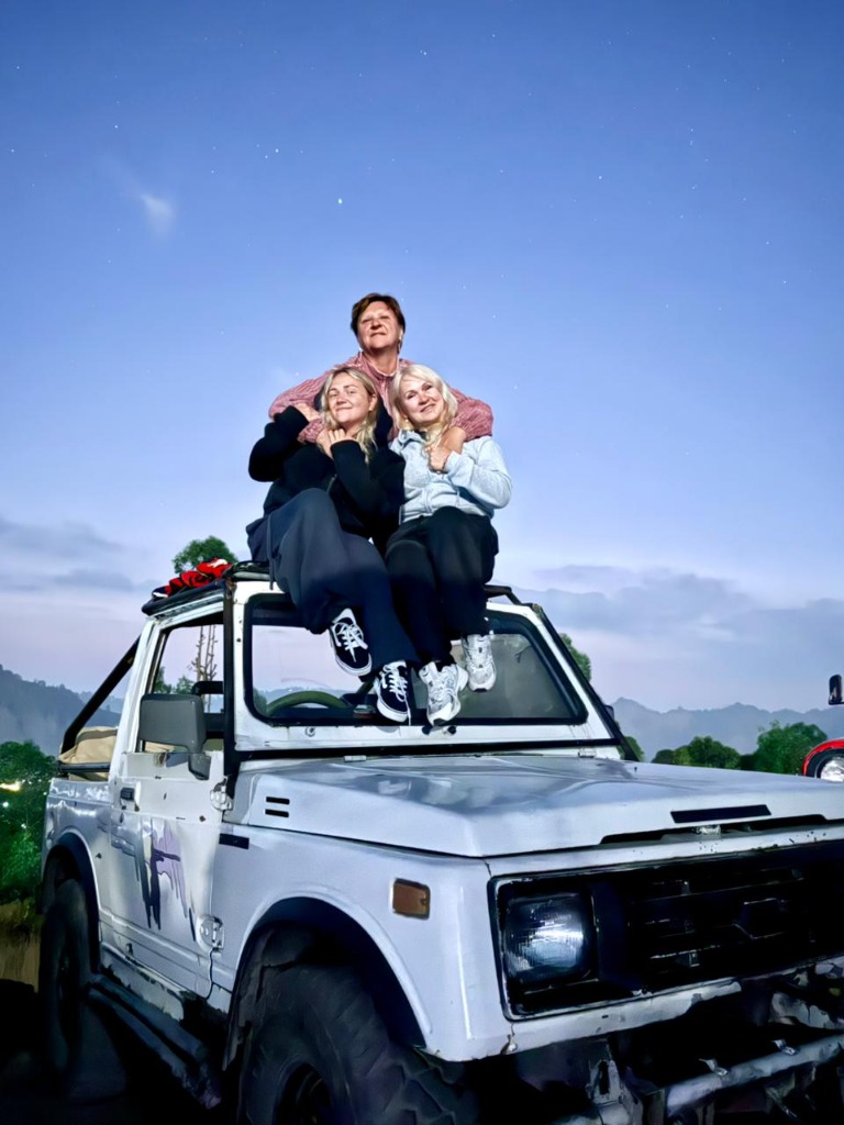 Jeep Terbuka 4x4 Trio Summit